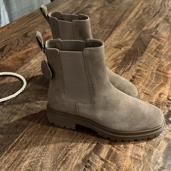 SOLD/ Lauren Ralph Lauren Women's Suede Boots Size 9 - Picture 7 of 12